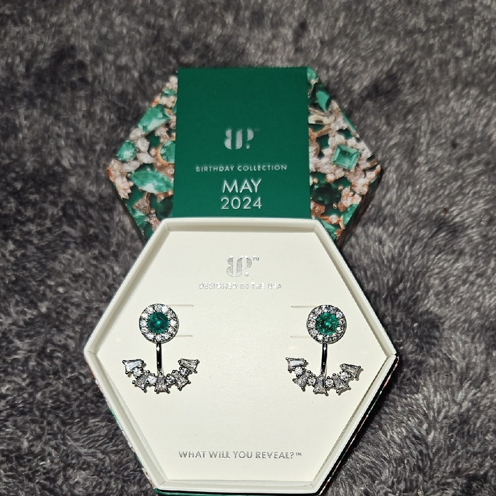 Stunning Green and Silver Earrings with Gemstone and Intricate Design